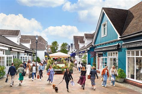 bicester village opening time